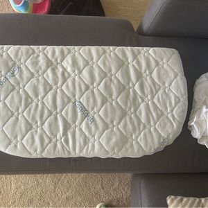 Babybay Relief Wave Mattress with fitted sheets